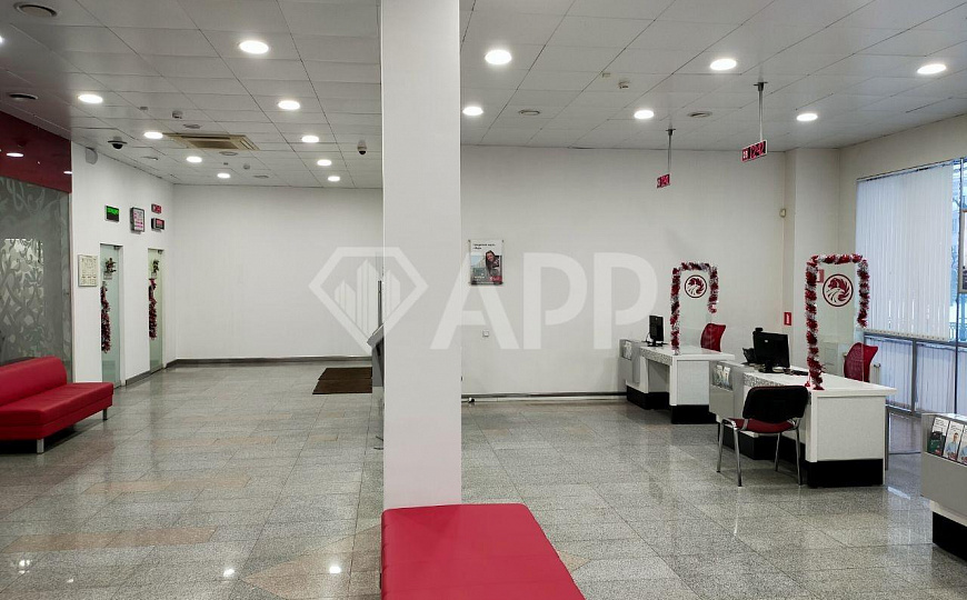 Продаётся 1350м² в самом центре города фото