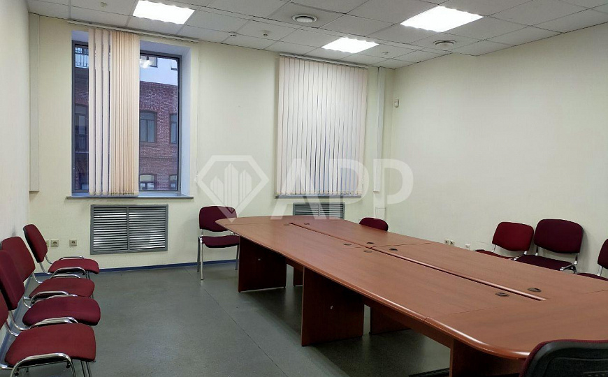 Продаётся 1350м² в самом центре города фото