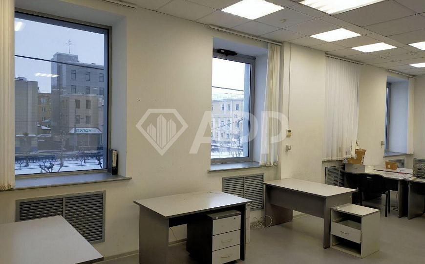 Продаётся 1350м² в самом центре города фото