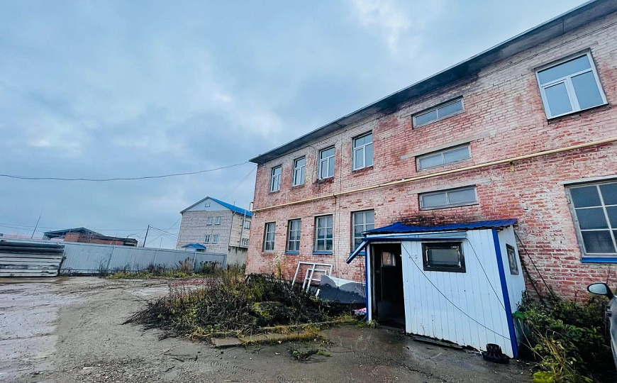 Сдам производственное здание на двух этажах с земельным участком фото