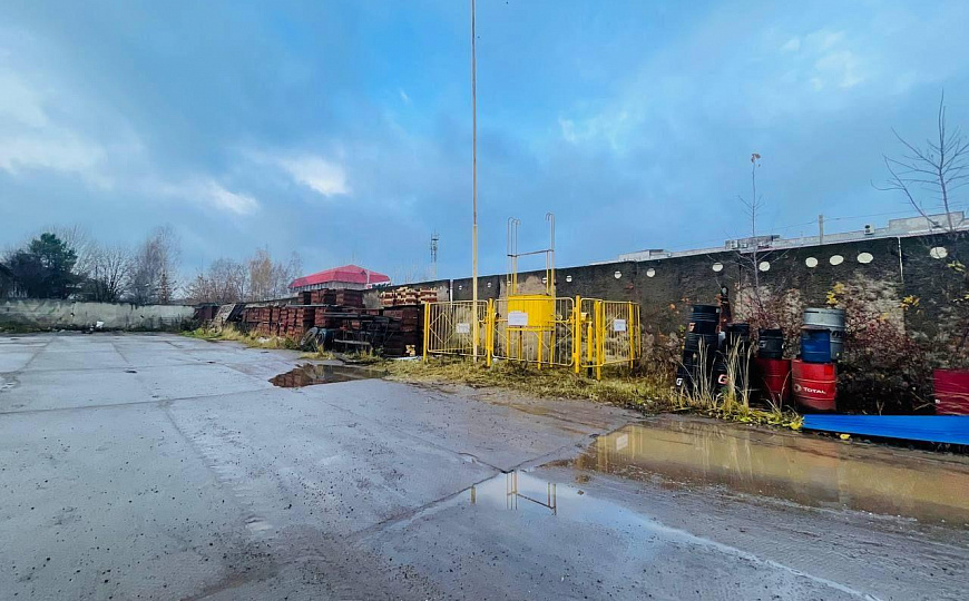 Сдам производственное здание на двух этажах с земельным участком фото