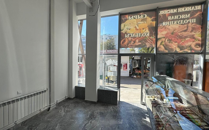 Помещение в новом торговом комплексе 80 м² фото