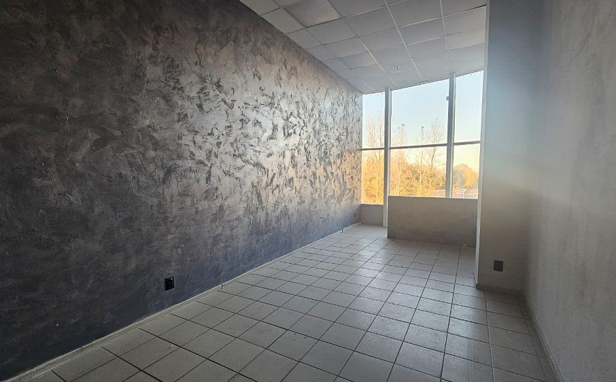 Сдам торговые помещения, от 14,8 - 70 м² фото