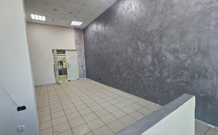 Сдам торговые помещения, от 14,8 - 70 м² фото