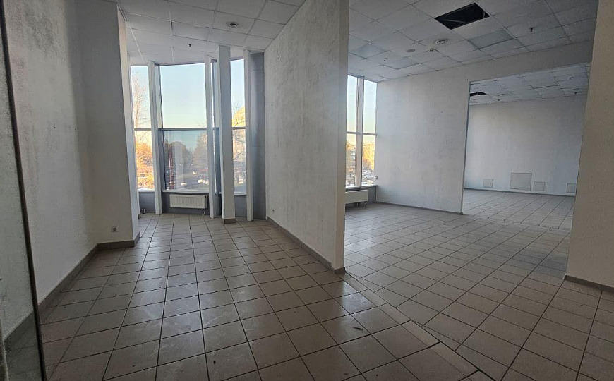 Сдам торговые помещения, от 14,8 - 70 м² фото