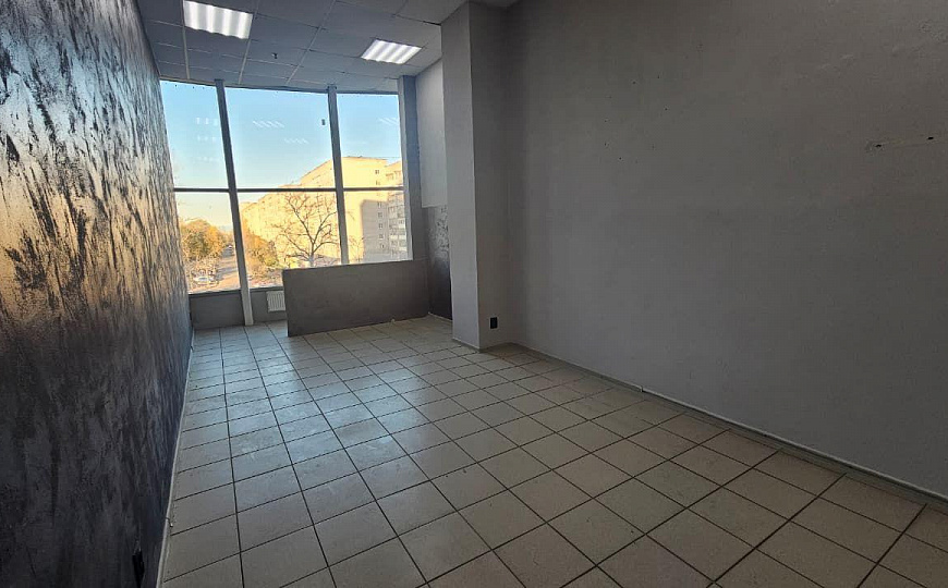 Сдам торговые помещения, от 14,8 - 70 м² фото