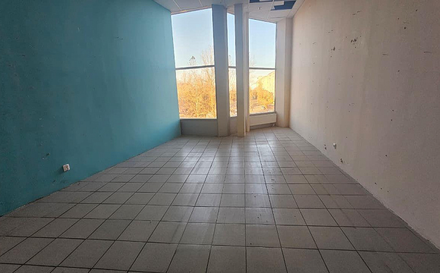 Сдам торговые помещения, от 14,8 - 70 м² фото