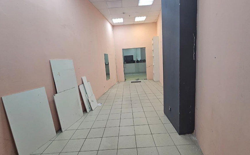 Сдам торговые помещения, от 14,8 - 70 м² фото