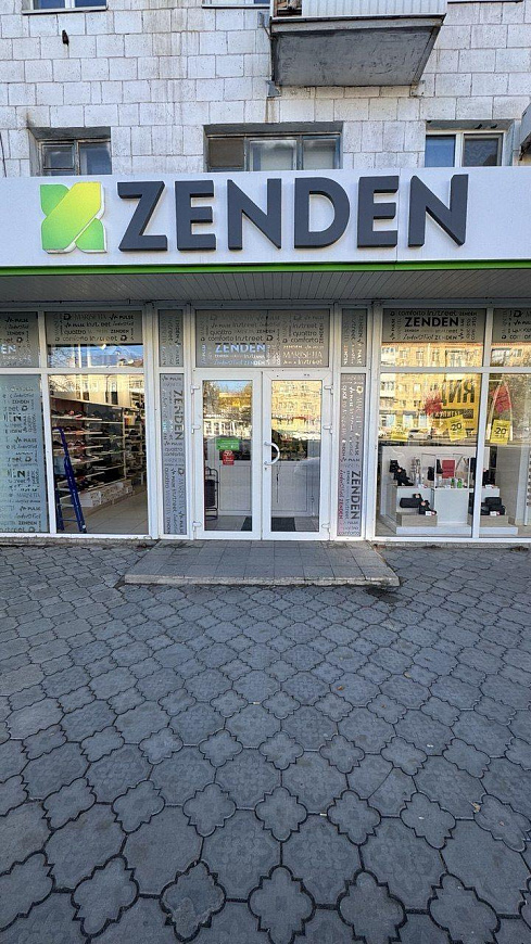 Помещение с витражными окнами на проходном месте 271 м² фото