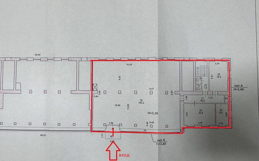 Помещение с витражными окнами на проходном месте 271 м² фото