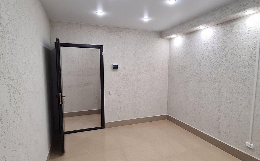 Сдам помещение в цоколе жилого дома с окнами, 14 м² фото