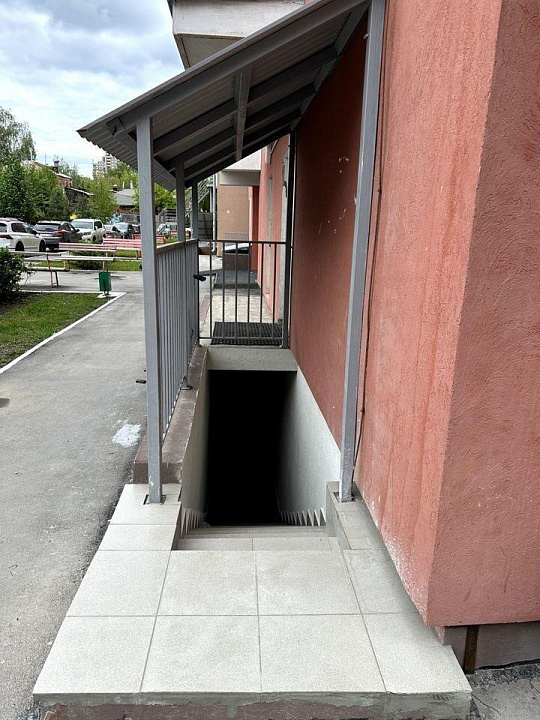 Сдам помещение в цоколе жилого дома с окнами, 14 м² фото