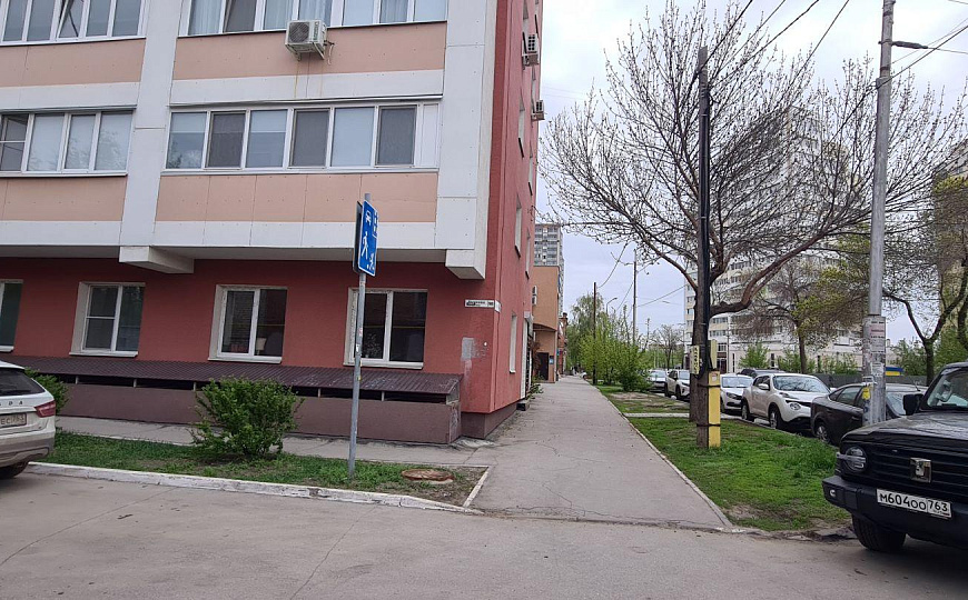 Сдам помещение в цоколе жилого дома с окнами, 14 м² фото