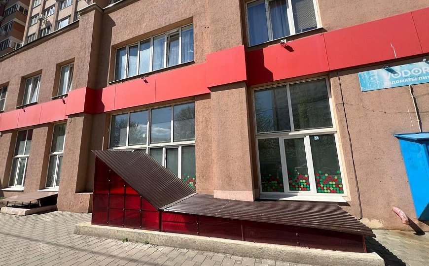 Сдам помещение в цоколе жилого дома с окнами, 14 м² фото