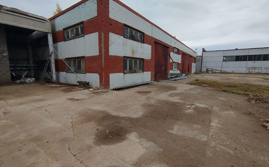 Продается 0,5 га промка с боксом 440 кв.м фото