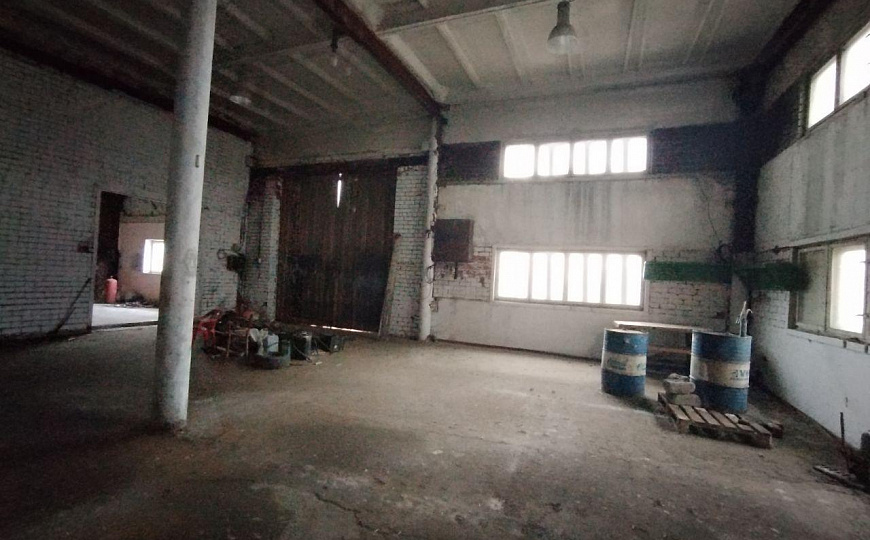 Продается 0,5 га промка с боксом 440 кв.м фото