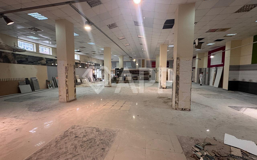 Продам торговое помещение, 990 м² фото