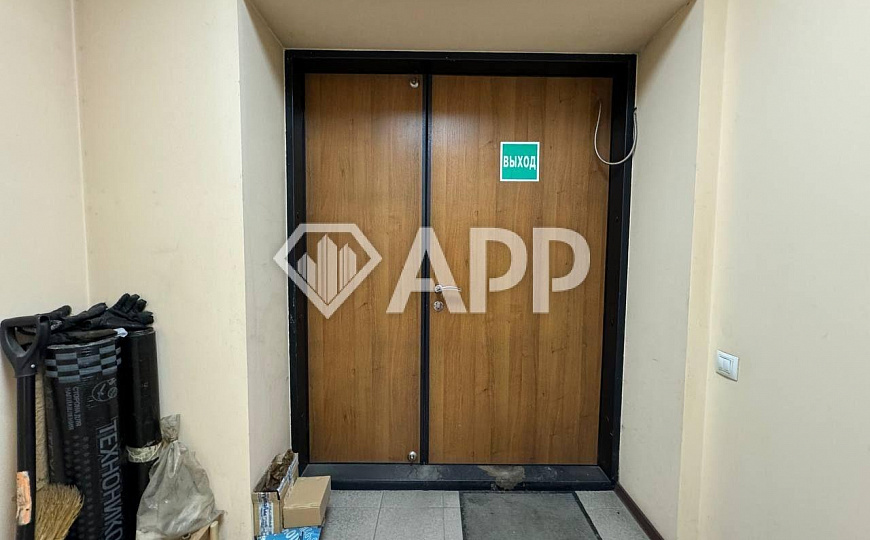 Свой вход и парковка. Офис с ремонтом 100 м2 фото