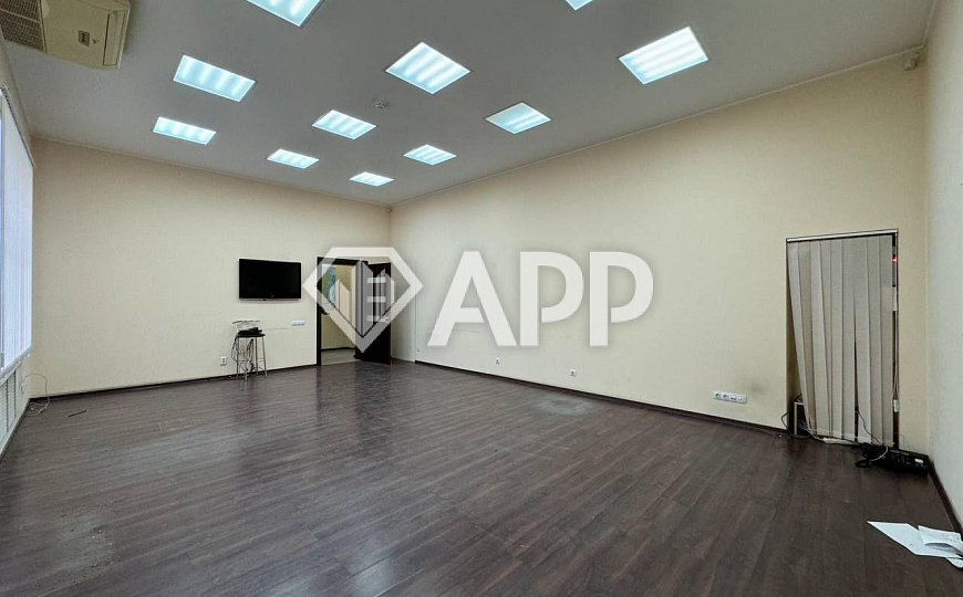 Свой вход и парковка. Офис с ремонтом 100 м2 фото