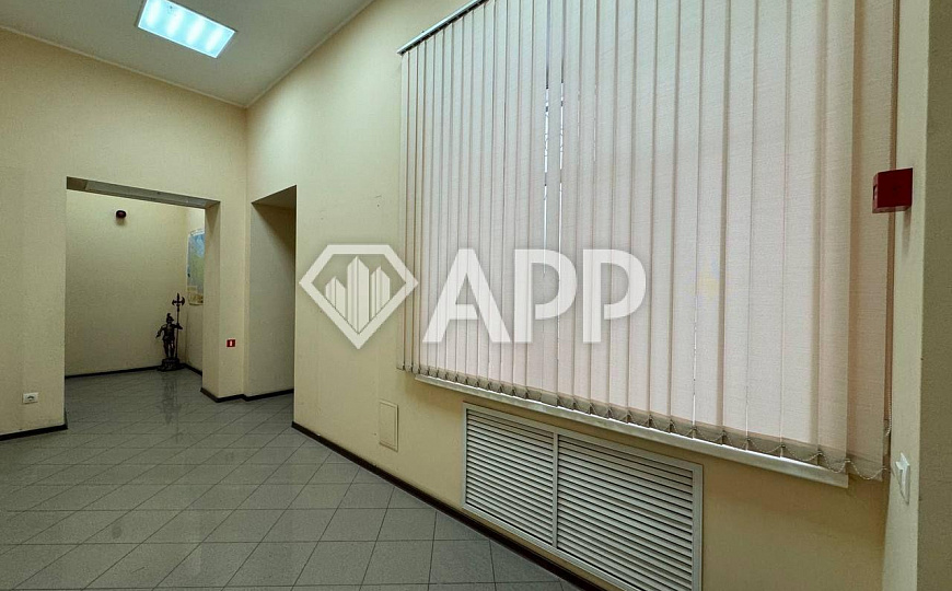 Свой вход и парковка. Офис с ремонтом 100 м2 фото