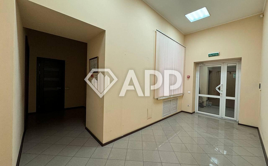 Свой вход и парковка. Офис с ремонтом 100 м2 фото