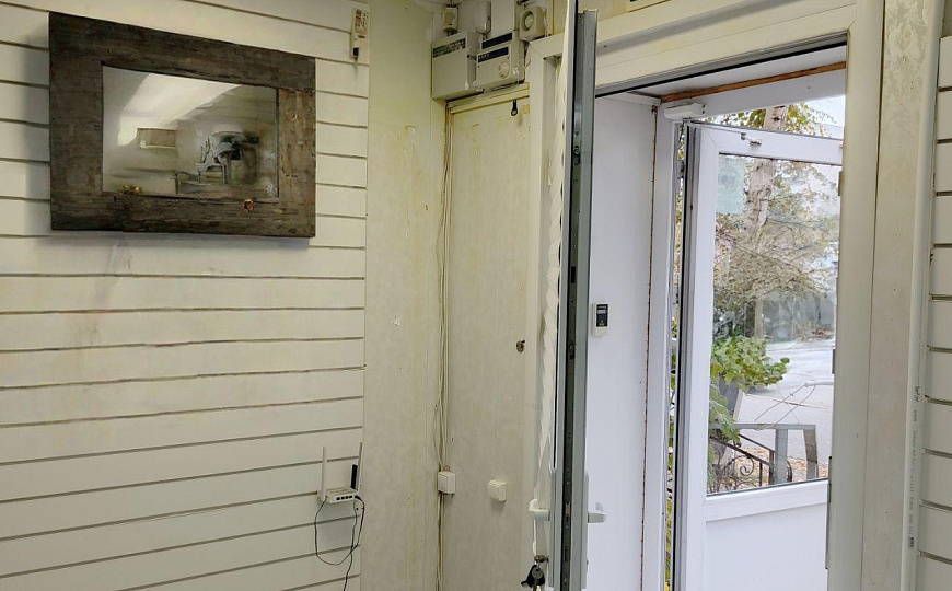 Нежилое помещение 45,3 м2 на 1-ой линии с готовым арендным бизнесом фото