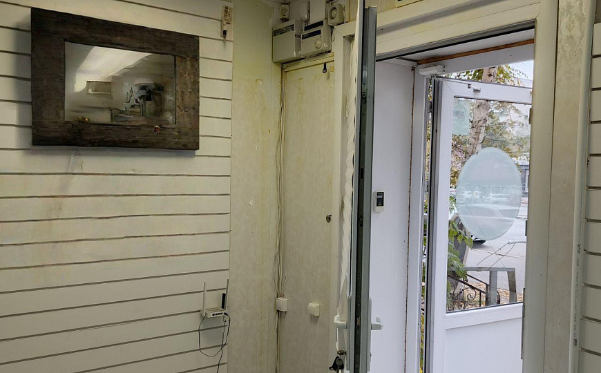 Нежилое помещение 45,3 м2 на 1-ой линии с готовым арендным бизнесом фото