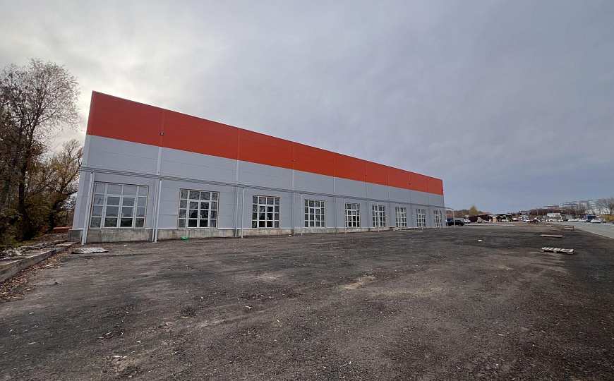 Теплый склад на первой линии. фото