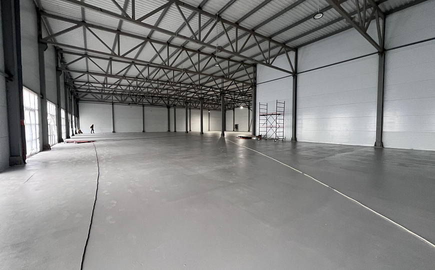 Теплый склад на первой линии. фото