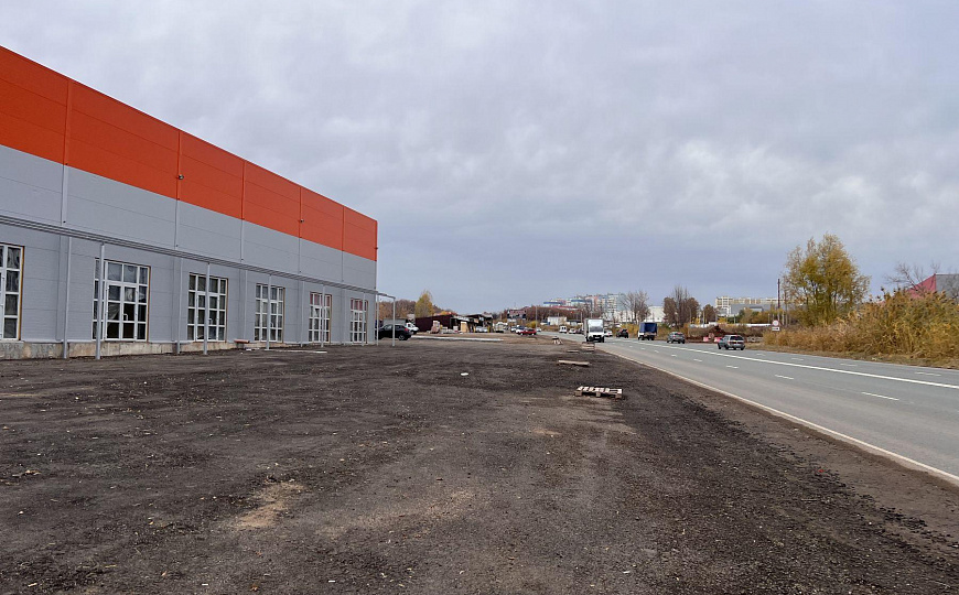 Теплый склад на первой линии. фото