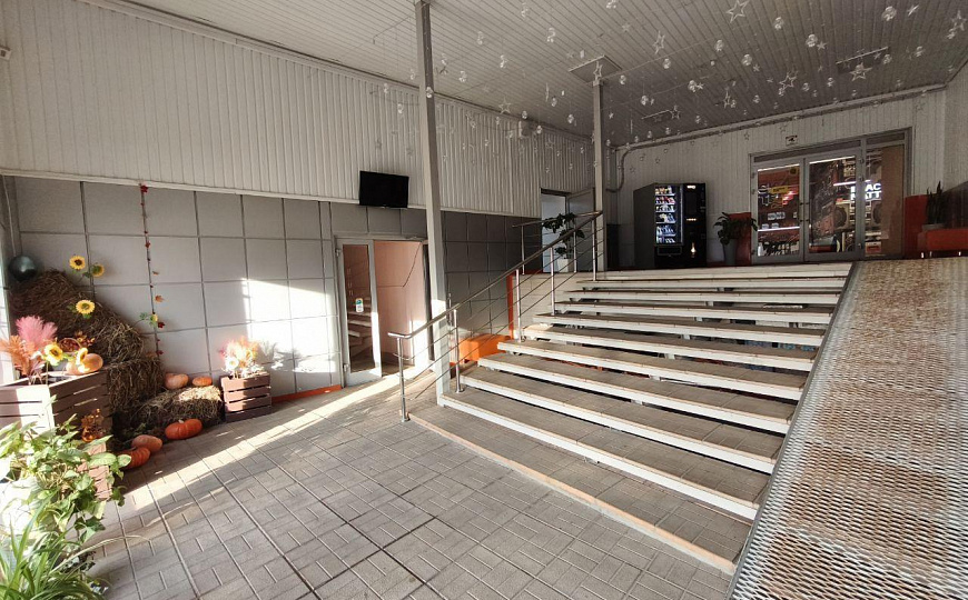 555 м² в современном городском пространстве фото