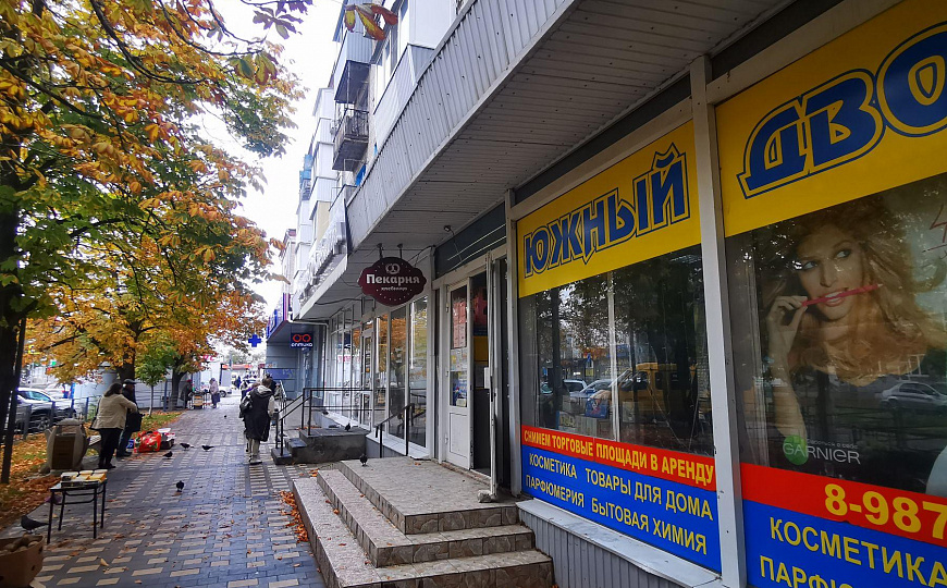 помещение с витринами, аптека, магазин, салон, 90 м² фото