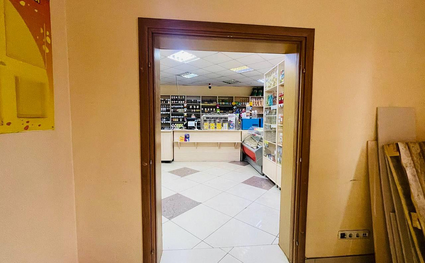 Сдам торговое место в действующем магазине до 34 м2 фото