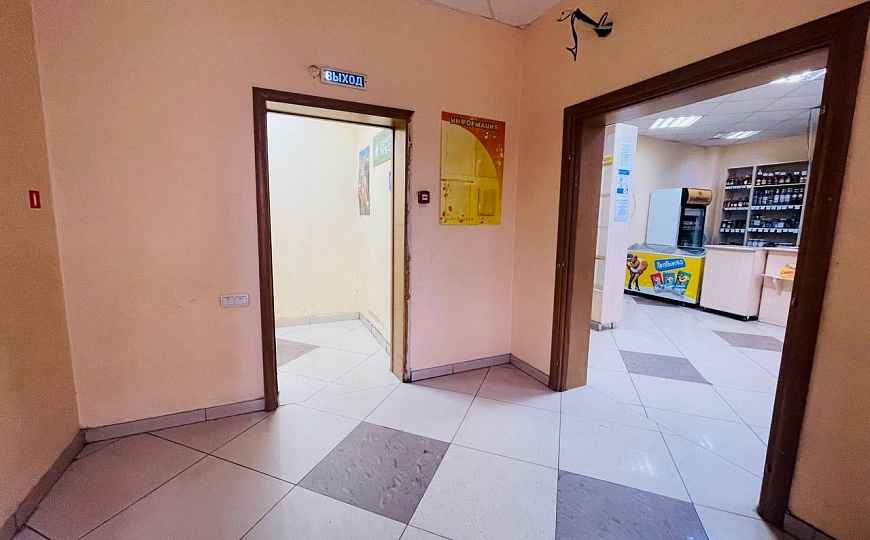 Сдам торговое место в действующем магазине до 34 м2 фото