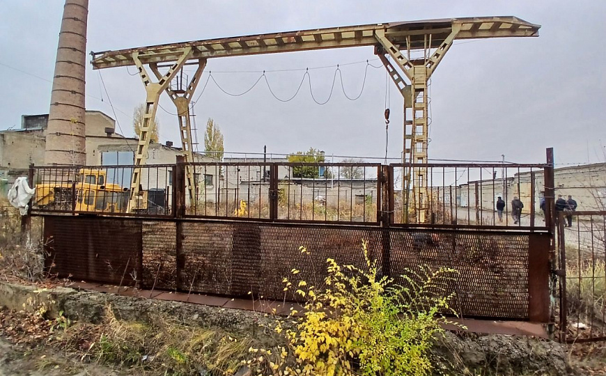 Открытая площадка с кран-балкой фото
