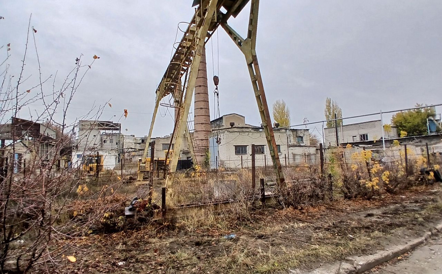 Открытая площадка с кран-балкой фото