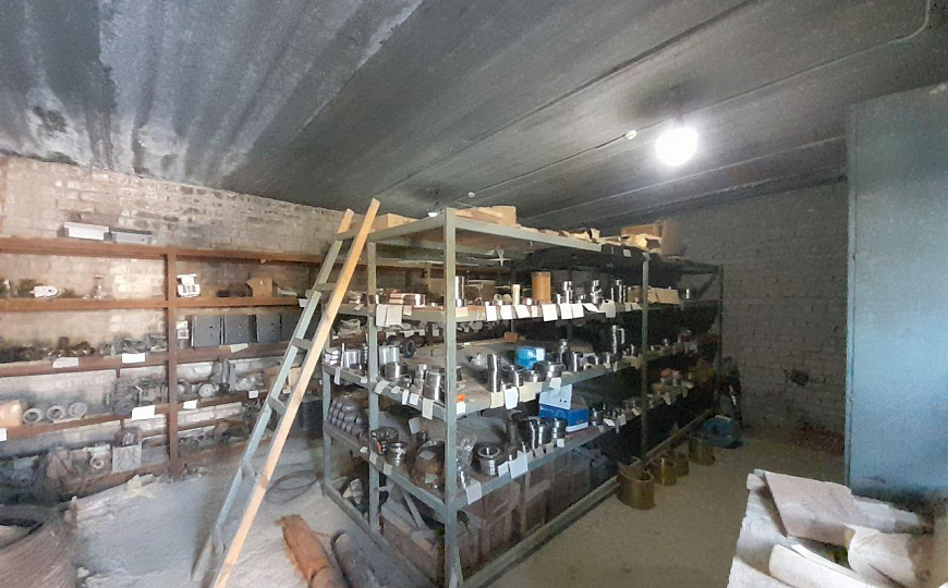 Открытая площадка с кран-балкой фото