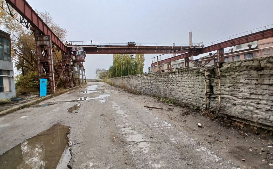 Открытая площадка с кран-балкой фото