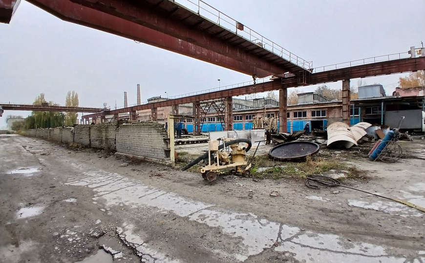 Открытая площадка с кран-балкой фото