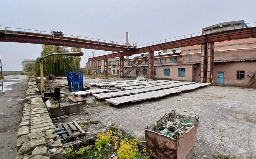 Открытая площадка с кран-балкой фото