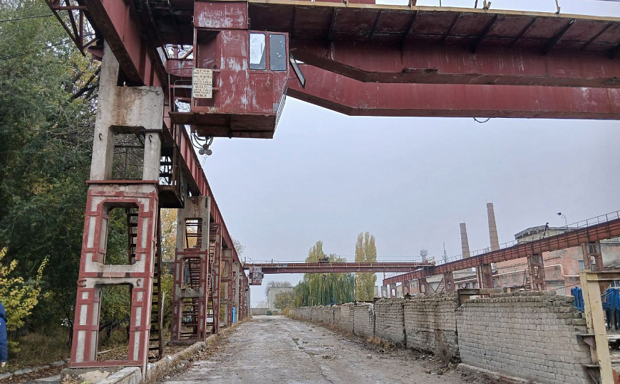 Открытая площадка с кран-балкой фото