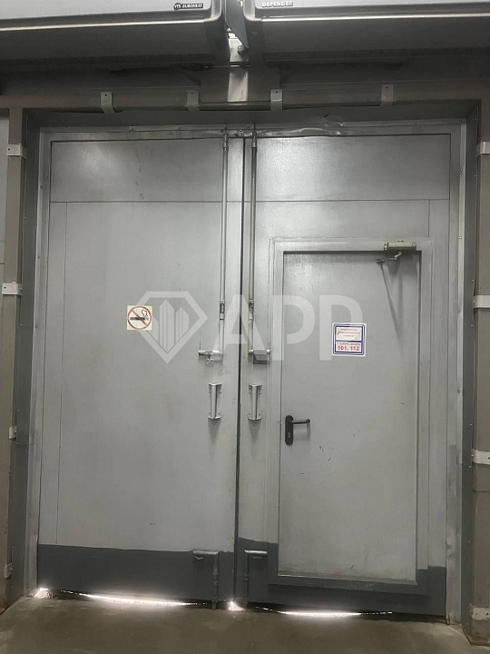 Продам помещение с земельным участком на первой линии фото