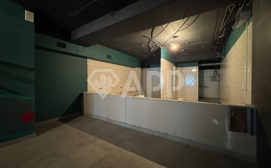 Левый берег, высокий трафик, напротив остановки, 150 м2 фото