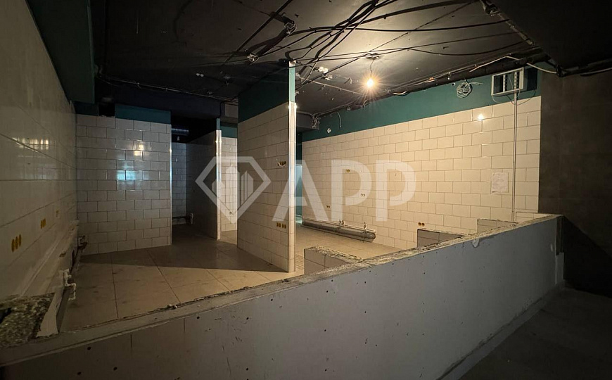 Левый берег, высокий трафик, напротив остановки, 150 м2 фото