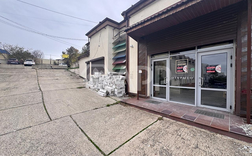 Сдаю торговое помещение, 990 м² фото