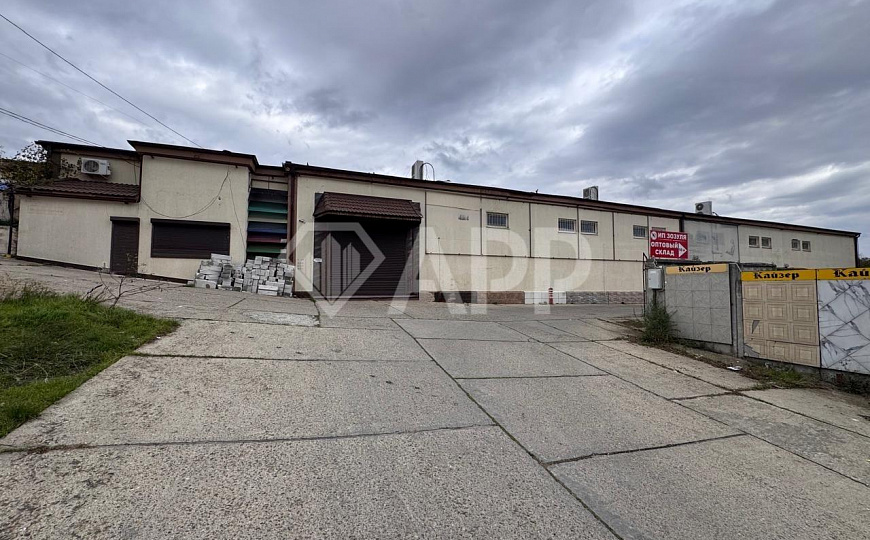 Сдаю торговое помещение, 990 м² фото