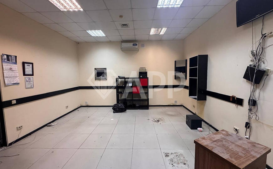 Сдаю торговое помещение, 990 м² фото