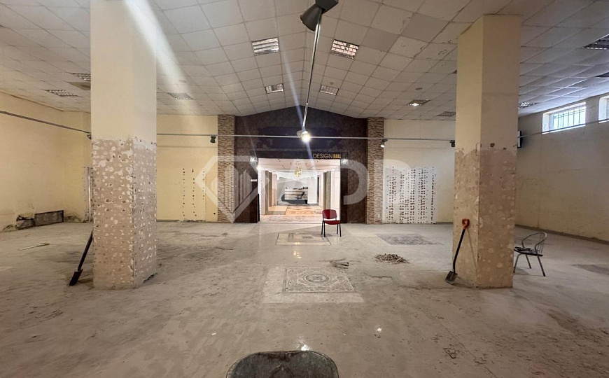 Сдаю торговое помещение, 990 м² фото