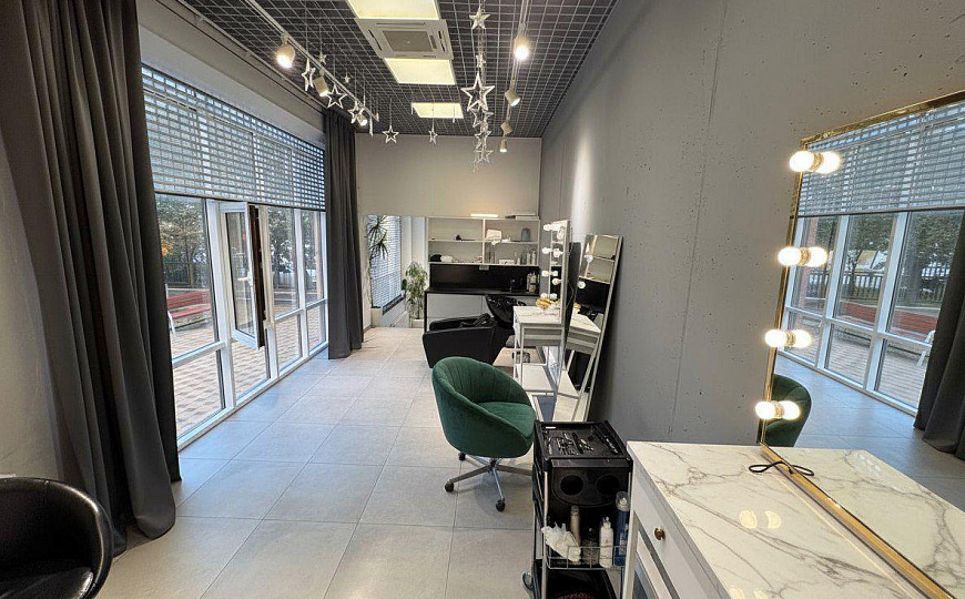 Салон красоты/ бьюти / наращивание волос / маникюр фото