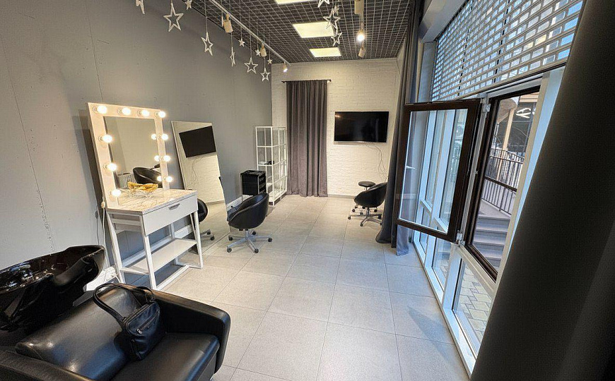 Салон красоты/ бьюти / наращивание волос / маникюр фото